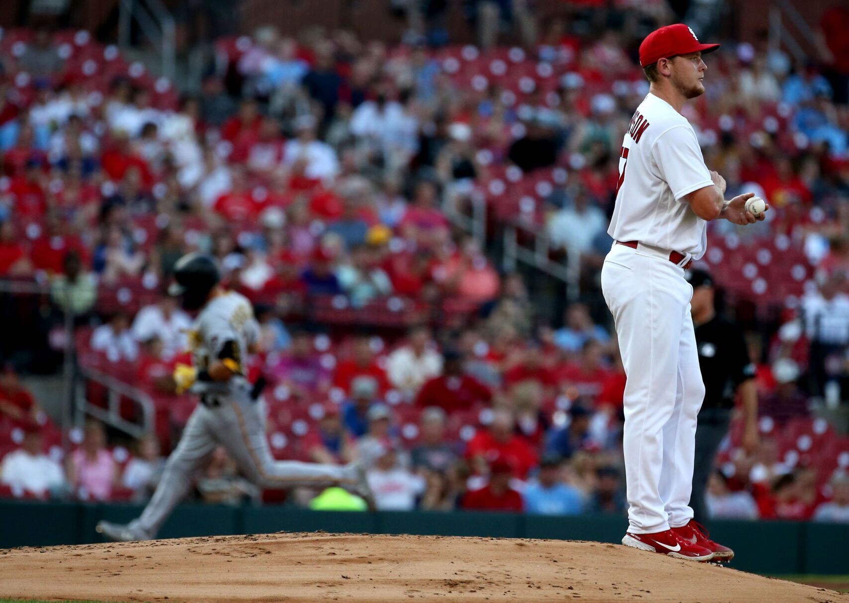 St. Louis Cardinals kick off series against Pittsburgh Pirates
